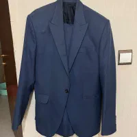 دو دسته کت شلوار مردانه و یک کت