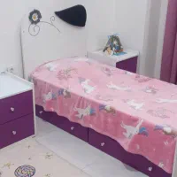 ۲عددتخت  و پاتختی و یک عدد کمد کاملا سالم