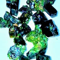 سنگ خالص گارنت سبز دئوماتید جواهری