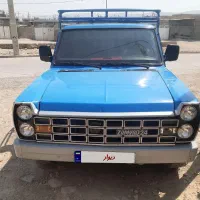 نیسان وانت در دیوار