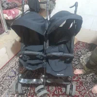 کالسکه بچه دو قلو