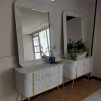 میز و آینه