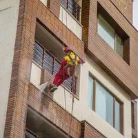 راپل کار در ارتفاع با طناب بدون داربست پیچ رولپلاک|خدمات پیشه و مهارت|تبریز, |دیوار