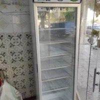 یخچال و فریزر ایستاده مغازهای سالم و تمیز|فروشگاه و مغازه|قم, دروازه چوبی|دیوار