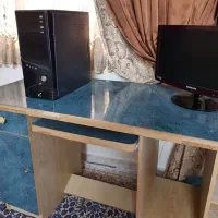 میز کامپیوتر کاملا سالم و تمیز با چوب مرغوب