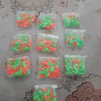 مقداری سنگ رنگی آکواریومی و گلدان