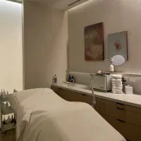 مدل برای خدمات فیشال ( پاکسازی تخصصی پوست)