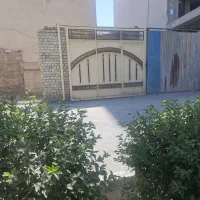 ۳ عدد درب یکی درب حیاط و دوتا دیگه درب انباری