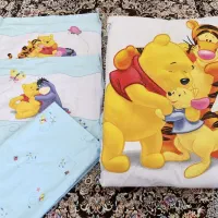 ست روتختی نوزادی و پرده و حلقه اسم طرح خرس پو