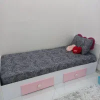 تخت نوجوان و میز مطالعه