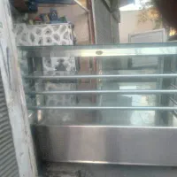 ویترین خشک فریدونی با روشنایی در طبقات