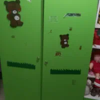 یک کمد با جا کتابی