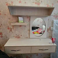 میز تحریر و آیینه و شلف