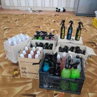 مقداری لوازم کارواش،واکس،براق کننده و غیره