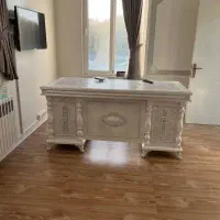 فروش یک میز مدیریت و فریزر