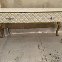 میز، صندلی، پافر و آینه آرایشگاه