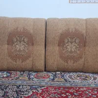 دو عدد پشتی به فروش میرسد