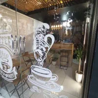 همکار خانم برای قهوه فروشی