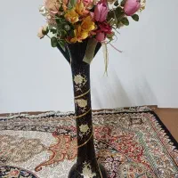 گلدان و گل مصنوعی