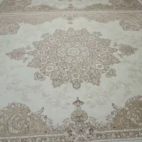دو عدد فرش ۱۲متری کرم گردویی نخ اصل در حد نو