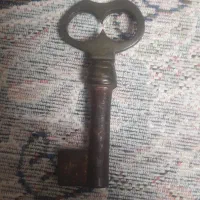 کلید سربرنجی قدیمی