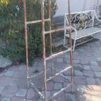 چهارپایه فلزی