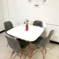 میز ناهارخوری فایبر گلاس پارچه ای لمسه دار