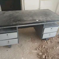 میز دفتری ورق ضخیم.