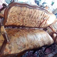 یک عدد مبل سه نفره و پنج عدد تک نفره