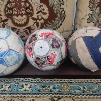 دو عدد توپ فوتبال چهل تیکه و توپ والیبال|ورزش‌های توپی|قائم‌شهر, |دیوار