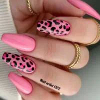 خدمات کاشت ناخن