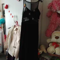 تعدادی لباس مجلسی|لباس|بندر انزلی, انقلاب|دیوار