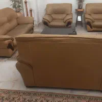 مبل ۷ نفره چرمی همراه جلومبلی و دو عسلی|مبلمان خانگی و میز عسلی|رشت, معلم|دیوار