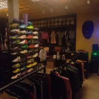 ب یک فروشنده آقا یا خانم فعال نیازمندیم