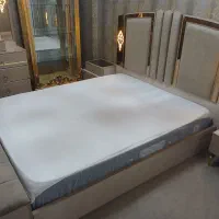 تخت خواب در حد نو استفاده نشده سلطنتی