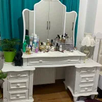 میز آرایشی برند کویین در حد نو