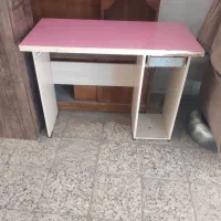 میز تحریر وکامپیوتر