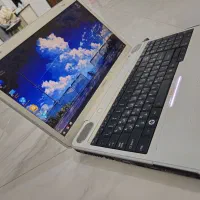 لب‌تاپ توشیبا سفید با کیفیت