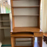 سرویس خواب دو طبقه و یک میز کامپیوتر