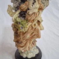 مجسمه و شکلات خوری