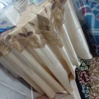 میز گرد و ساتن آمریکایی و رومیزی سنگ دوزی