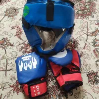 دستکش و کلاه کیک بوکسینگ