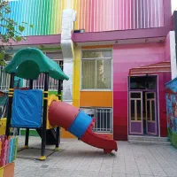 نیروی خدمات و پرستار مهدکودک