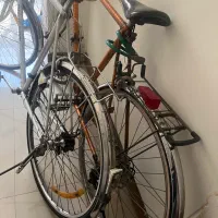 دو عدد دوچرخه کورسی پژو و ایتالیایی