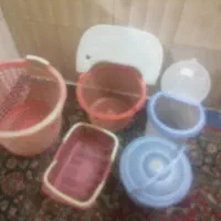 تعدادی وسایل سطل وسبدوگوشت خردکن