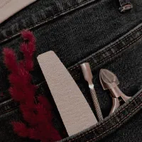 خدمات کاشت ناخن با مدرک تخفیف به مناسبت یلدا