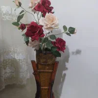 گل رز با گلدان بامبو