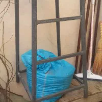 چهارپایه فلزی