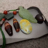 آویز گردنی یشم قدیمی و انتیک همراه چند مهره|کلکسیون اشیاء عتیقه|تهران, ورزشگاه آزادی|دیوار