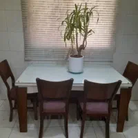 میز ۶ نفره ناهار خوری با پاف ۲ نفره همراه شیشه